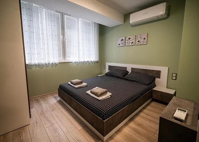 за гости нелита *